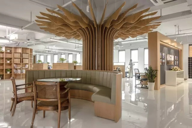 人文氣息與現(xiàn)代風(fēng)尚捏合在一起，綠色的辦公空間充滿藝術(shù)感！