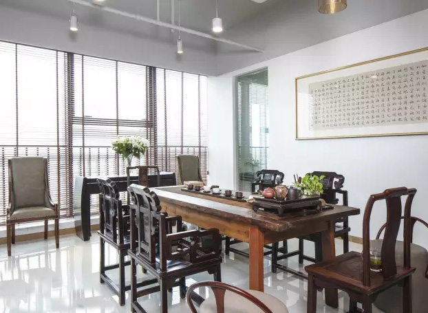 人文氣息與現(xiàn)代風(fēng)尚捏合在一起，綠色的辦公空間充滿藝術(shù)感！