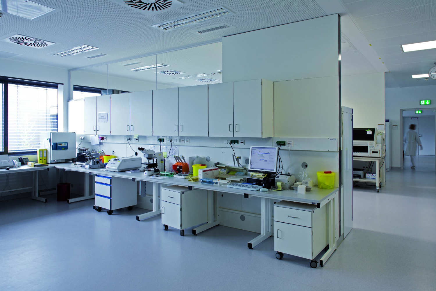 檢驗(yàn)科家具2