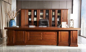 很多人都在問購(gòu)買到如此精美的實(shí)木大班臺(tái)是用的什么方法？