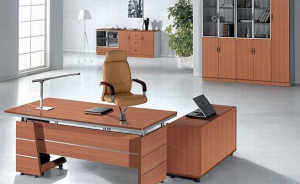 板式職員桌的保養(yǎng)容易，但不容小視。