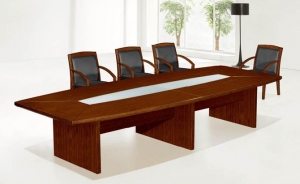 實木會議桌要保養(yǎng)，那就得有計劃的進行。